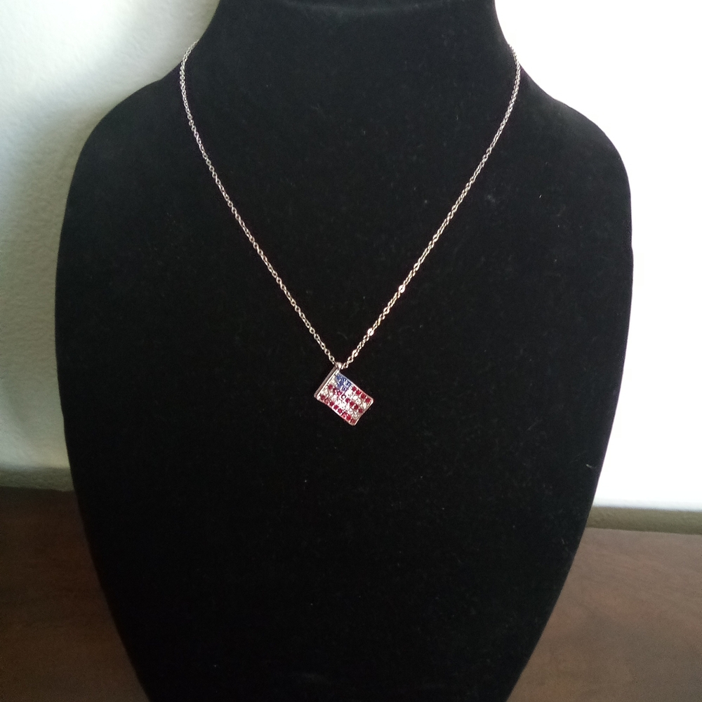 AMERICAN‎ FLAG PENDANT NECKLACE